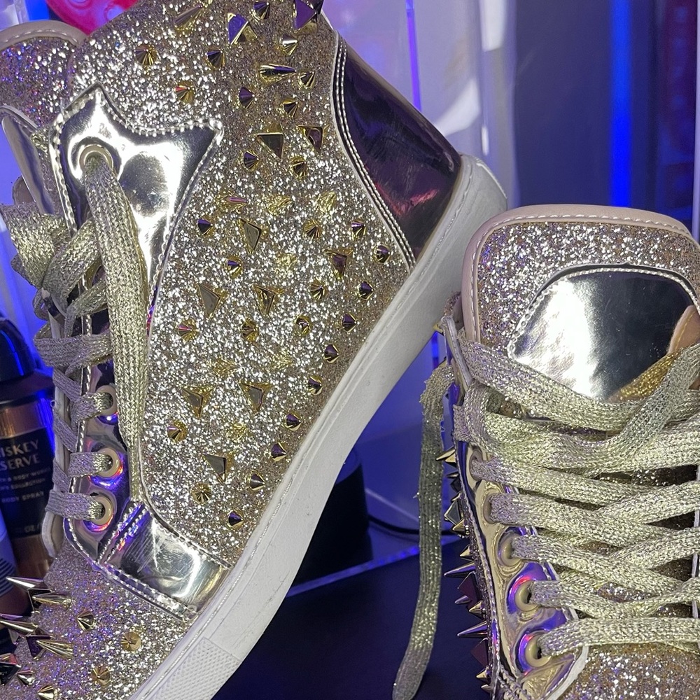 Tenis altos dorados 8.5